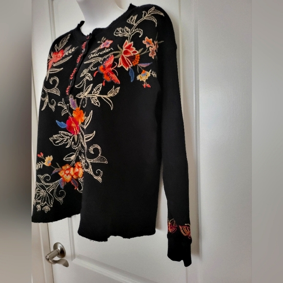 Johnny Was Embroidered & Floral Pattern Top Lot. - Picture 13 of 16